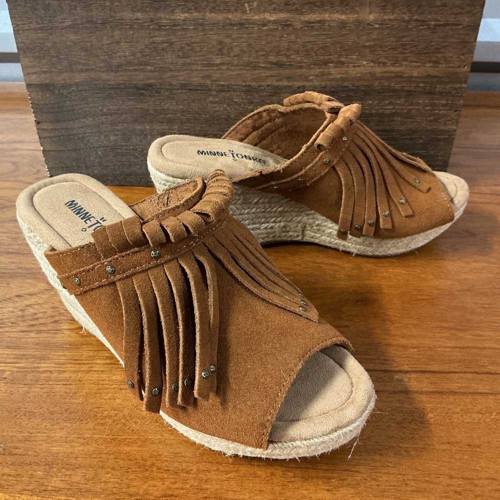Minnetonka Women Brown Leather Studded Fringe Boho Espadrille Wedge Sandal Size